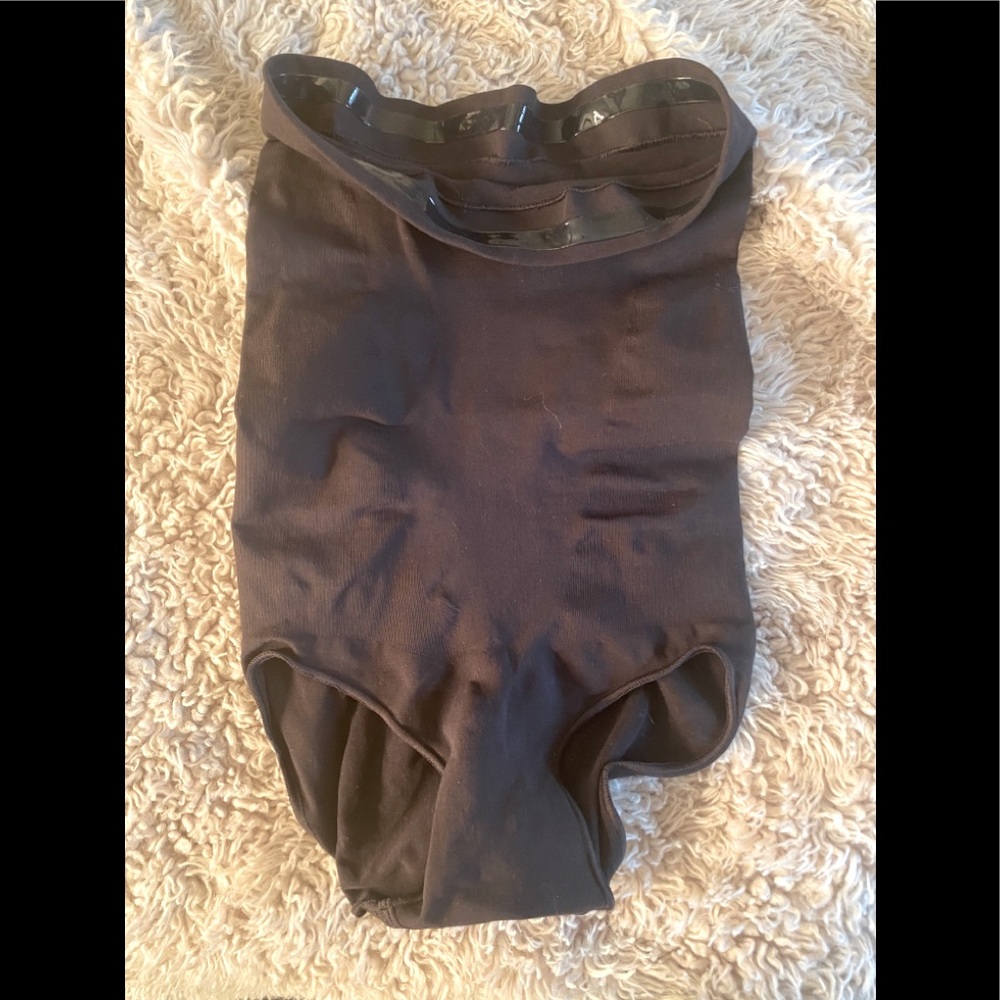 SKIMS shapewear. Sculpting high waist brief